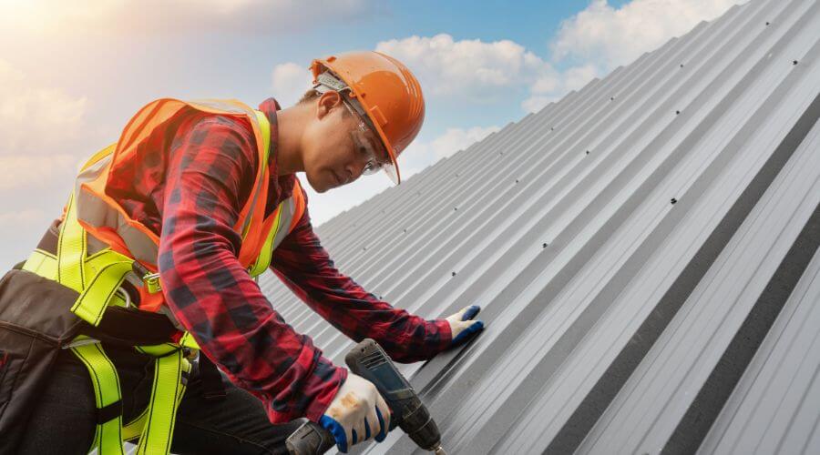 Professional gutter cleaning in East Lynn, IL